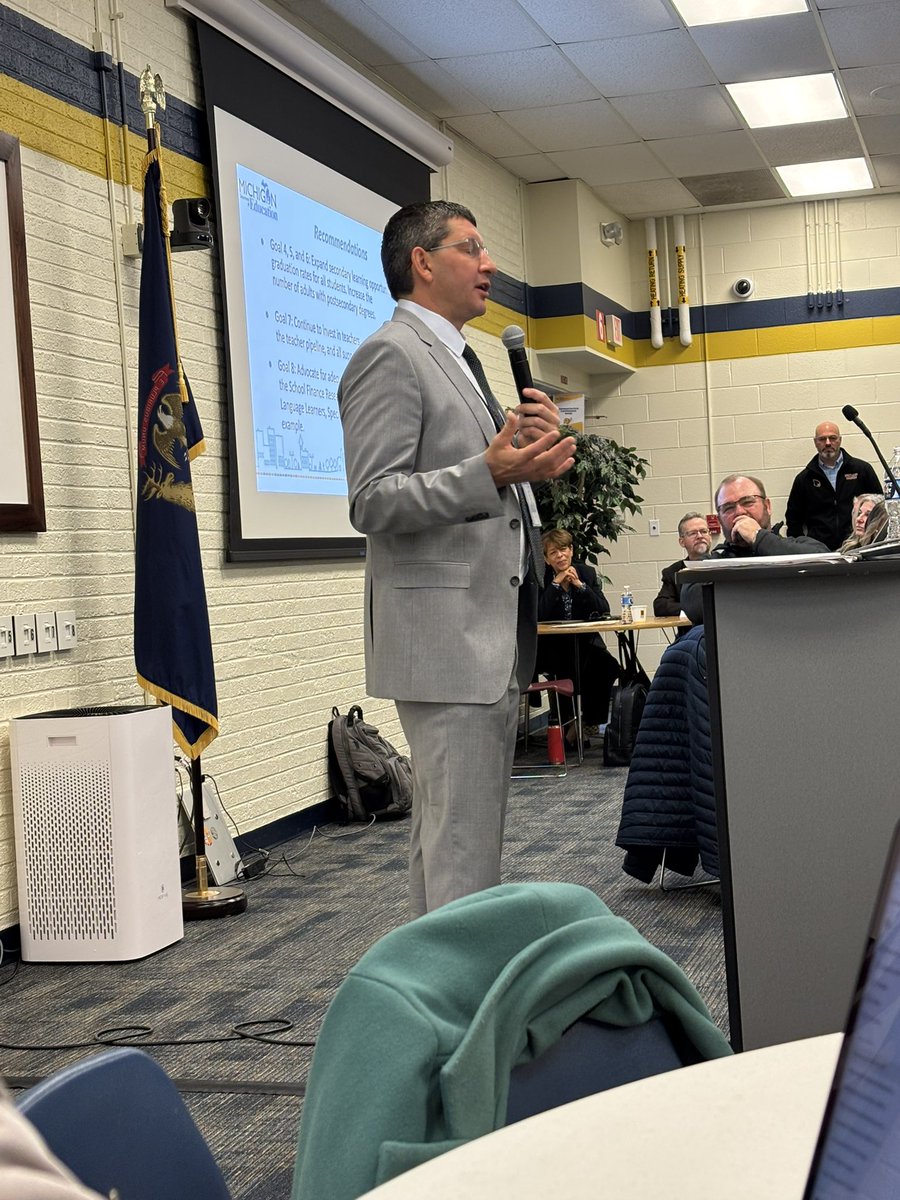 Great morning listening to our new Superintendent <a href="/DrMaleyko/">Glenn Maleyko, Ph.D</a> - well done, very inspiring #GLBSTEM TY to #FutureofLearning