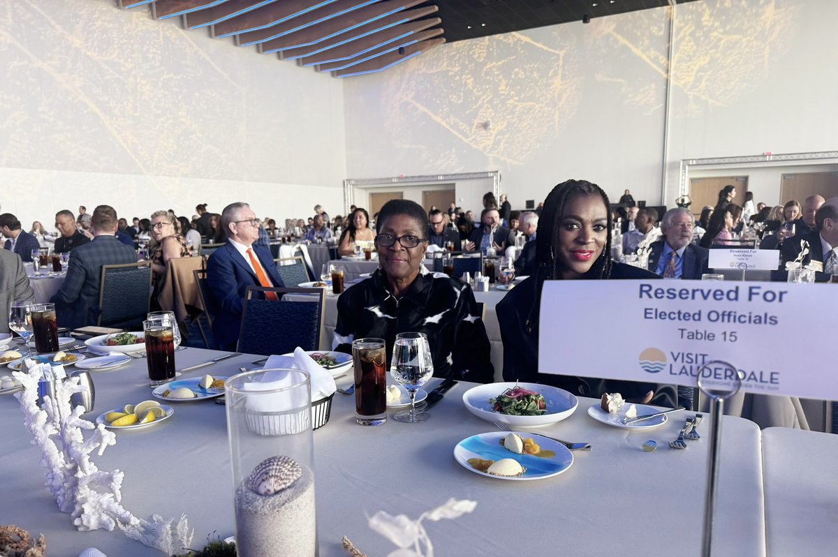 Alexandra P. Davis tweet media