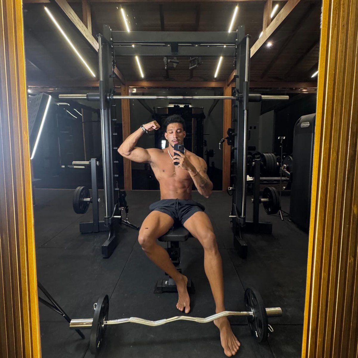 alansoars's tweet image. 