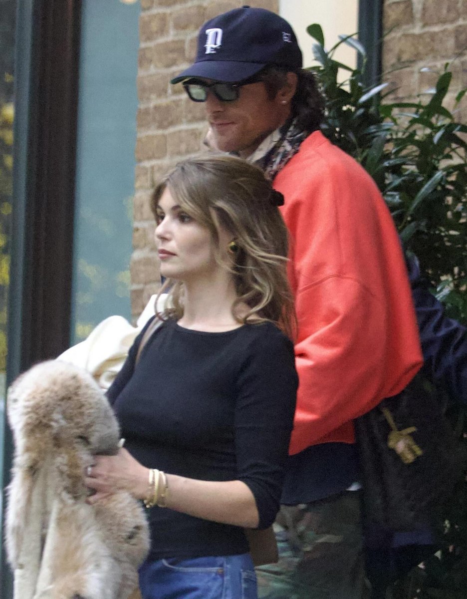 BestJacobElordi's tweet image. Jacob Elordi &amp;amp; Olivia Jade in NYC, via deuxmoi.