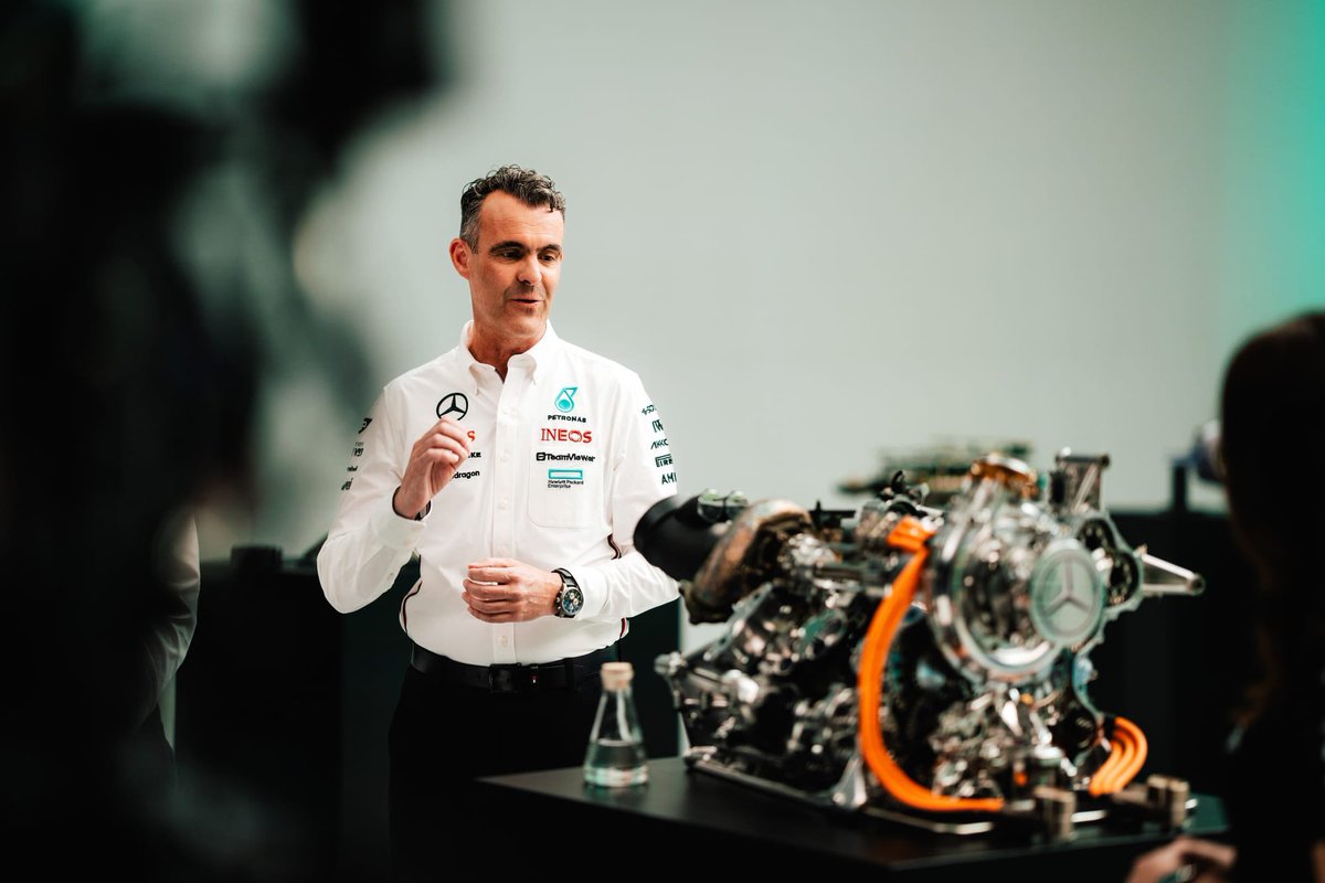 👉 El motor Mercedes sería el único que ha encontrado un “truco” para aumentar la compresión real rumbo a 2026.
Aunque cumple en las mediciones, en pista operaría por encima del límite.
Audi es el equipo que más está presionando para que la FIA lo prohíba.
