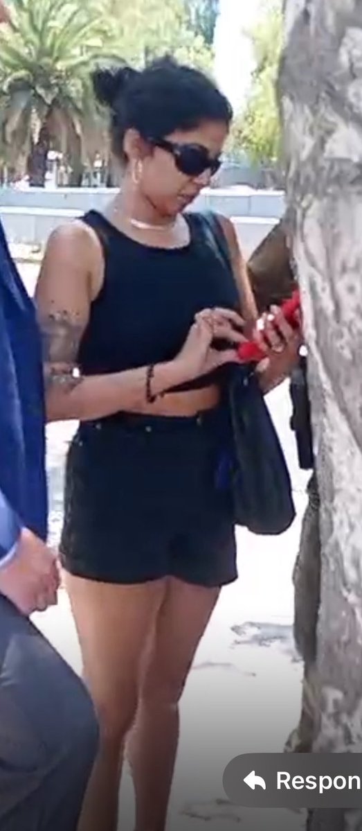 Esta chana marginal rdsm atacó a dos ADULTAS MAYORES que defendían al Cdte Crespo  de carab's  ayer vean la cara de la maldita ,¿ que dice de esta agresión la ministra de la mujer ?