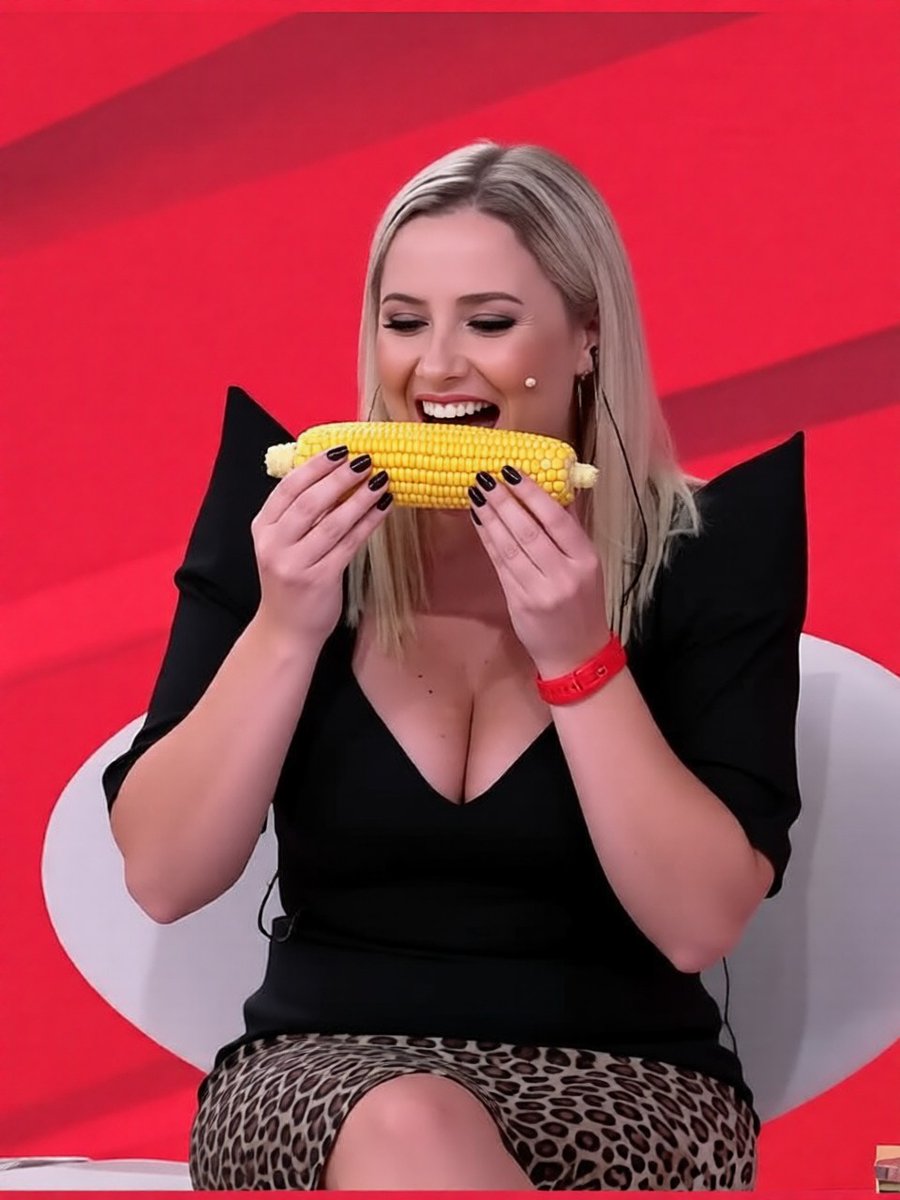 mariohawca's tweet photo. @Pilarsmith Querida @Pilarsmith que no te pase lo de #FEUDALE no te quiero ver en #LAM leyendo un comunicado pidiendo disculpas tu credibilidad es oro no pierdas!! Te soñé así!! 🤭🤣😂🤣😂🤭🤭 https://t.co/hI6cAHj7ZB
