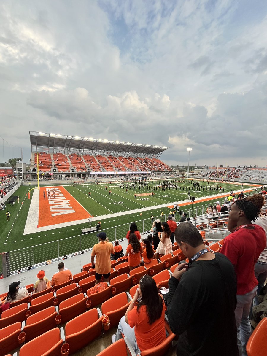 Leomiti_55's tweet image. After a call with @CoachJeffBowen I am proud to say I have been offered a scholarship to @UTRGVFootball !! Thank you @CoachTBush and @CoachJeffBowen for the great news and opportunity to be great!!
All Glory to God🙏