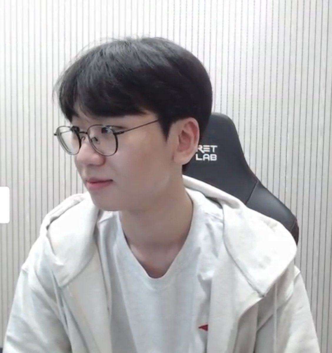 JIAJUNGO27's tweet image. [INA GO🇮🇩] Help rt ^^

🐾 PO - T1 LOGO ZIP UP HOODIE OATMEAL - DORAN FAVOURITE  🐾

💸 1.085k dp 800k

📆 Closed 16/01 or till sold out

⚖️ Est 800 gram
✅️ GO Line/WA
❌ adm 🍊 + Packing
📍 Tegal, jateng

🛒 Order by dm/wa on bio 

T. Wts wtb t1 doran hoodie