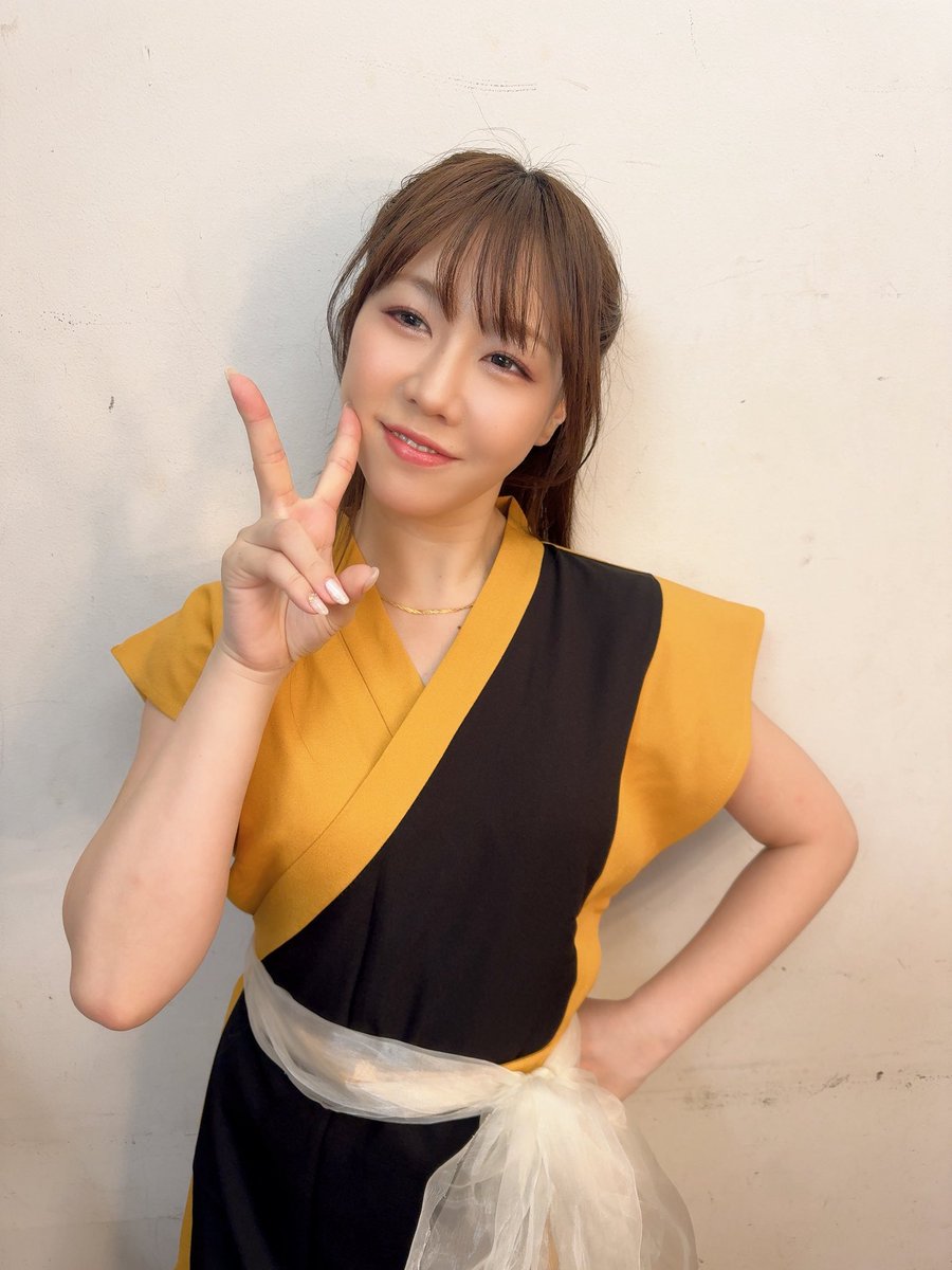 おはよ🤍

#劇団オモテナシ 
19:00から睦月組公開ゲネ💜
お祭りの開幕です🙌

3部にはお捻りを推しの帯にさせます🫶🏻
2部3部の間の休憩には客席に販売に行きます🙋‍♀️たくさん帯を飾ってくれたら嬉しいです🥹✨

チェキも愛を込めて描き描きしたからね❤️‍🔥
劇場にてお待ちしてます🤍
confetti-web.com/events/12904