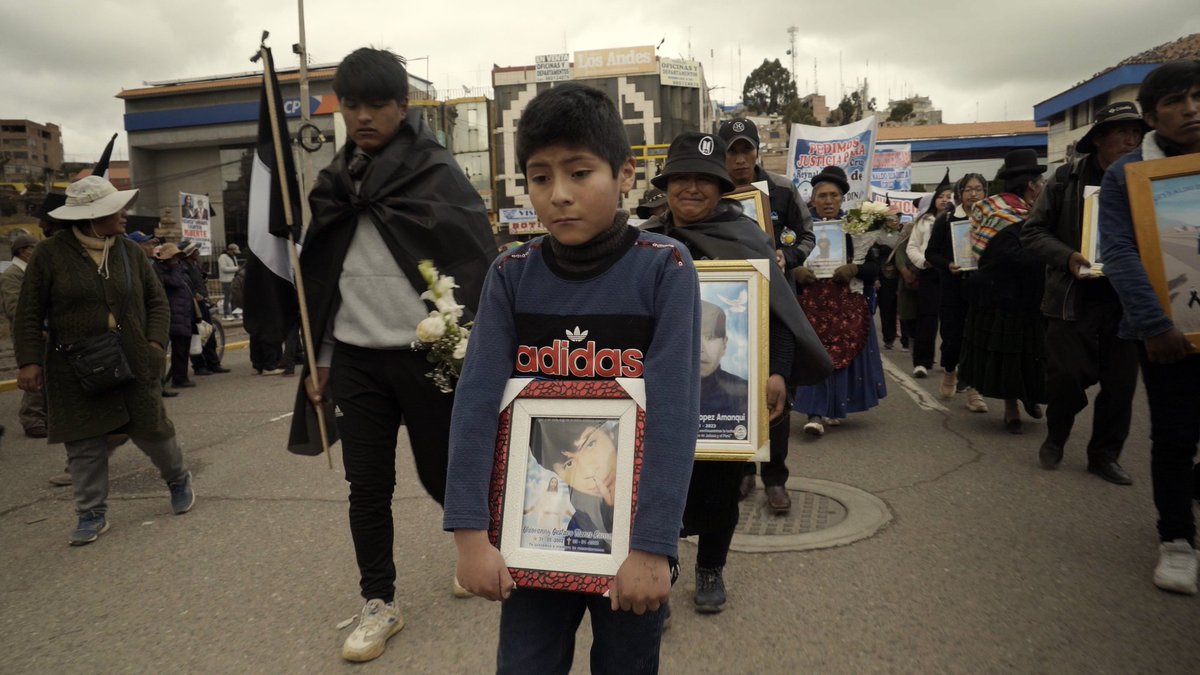 Uyariy iba a proyectarse una sola vez en Arequipa. Tras denuncias de censura por su temática, el público llenó salas y forzó más funciones. El documental de Javier Corcuera escucha a las víctimas y construye memoria frente a la impunidad.
Más aquí: elpirata.pe/2026/01/12/uya…