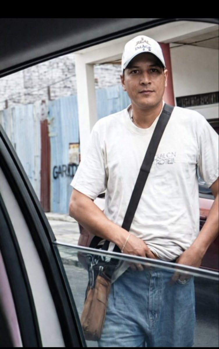 A estos ladrones tenemos que identificarlos 👇
Nombres, apellidos de este pillo y donde vive 😡
#GuayaquilSinRatas