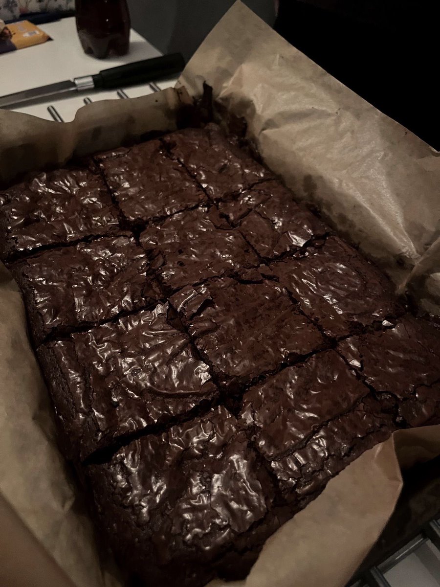 fcrkeeps's tweet image. Every once in a while my sweet tooth comes out and I remember that I know how to bake a handful of things. 🍫