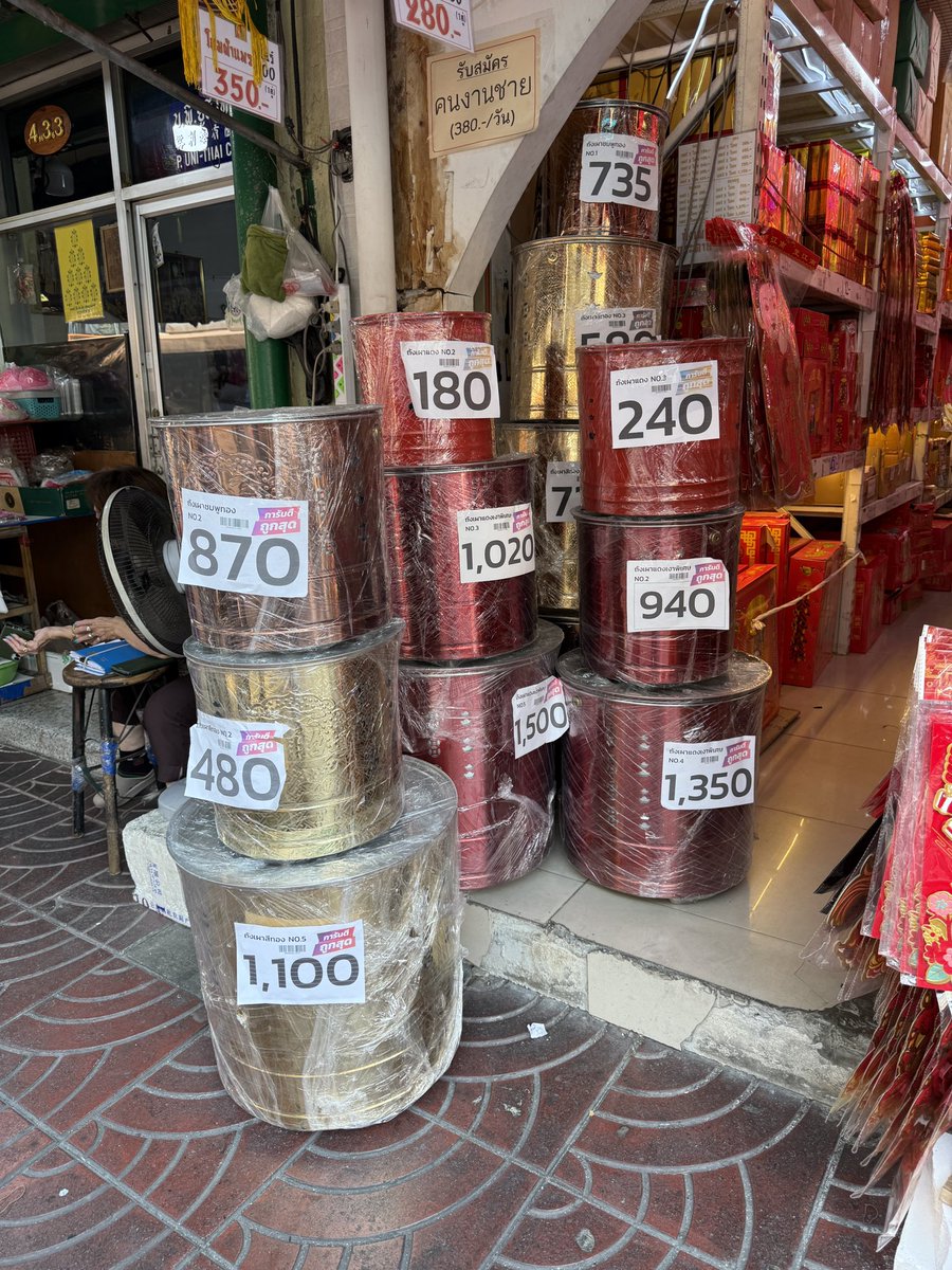 waves336's tweet image. バンコクでドラム屋を発見！って思ったら…  

#drum #drumshop #ドラム屋 #ドラム #楽器店