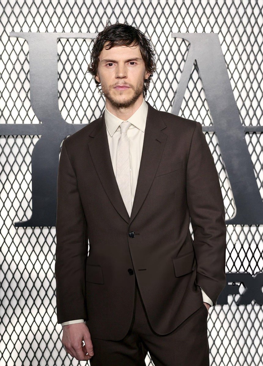AHSZone's tweet photo. Evan Peters attends the New York City premiere of Ryan Murphy’s "The Beauty.” https://t.co/wyyynZJt9H