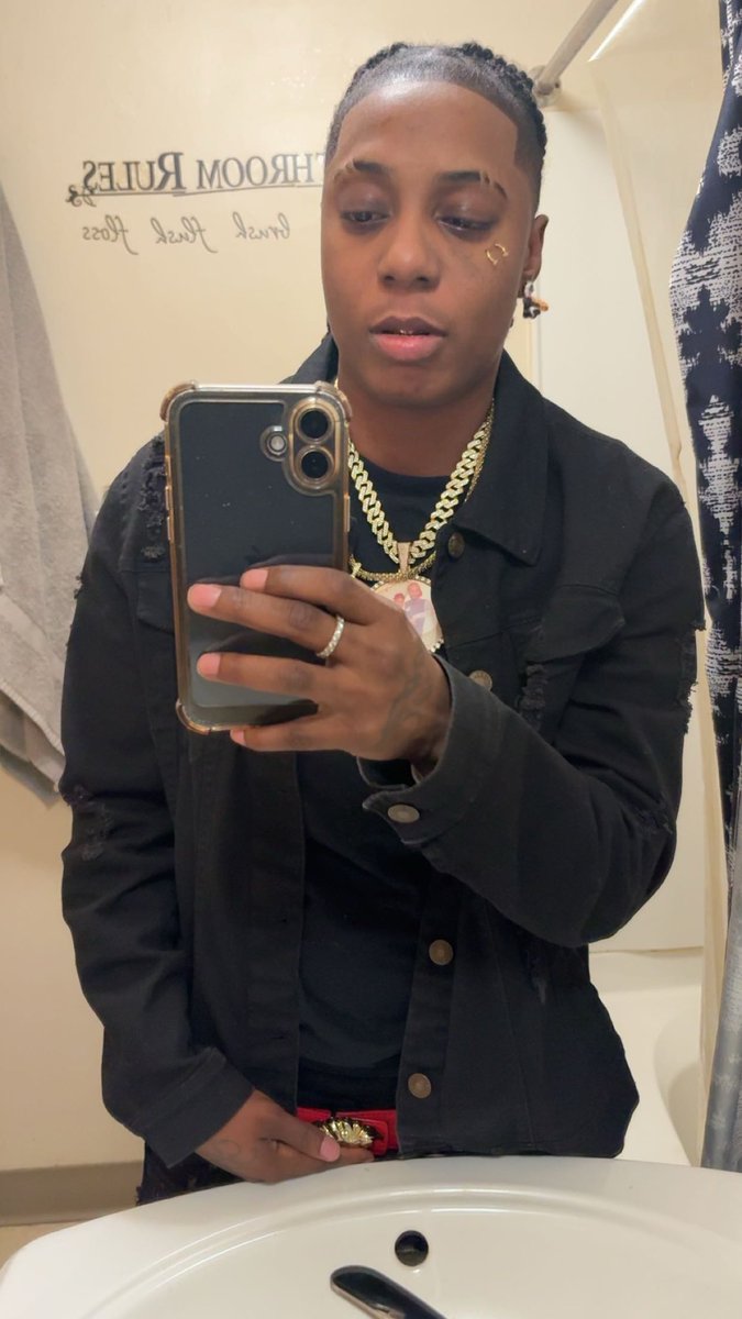 FlyYoung4's tweet image. I be out the way 🥰👍🏾🤙🏾💯