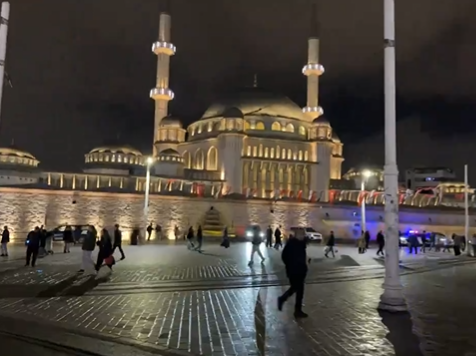 Victoriaa453's tweet photo. Lost in the beauty of Istanbul!
 #Turkey https://t.co/6ZccNkB8VZ