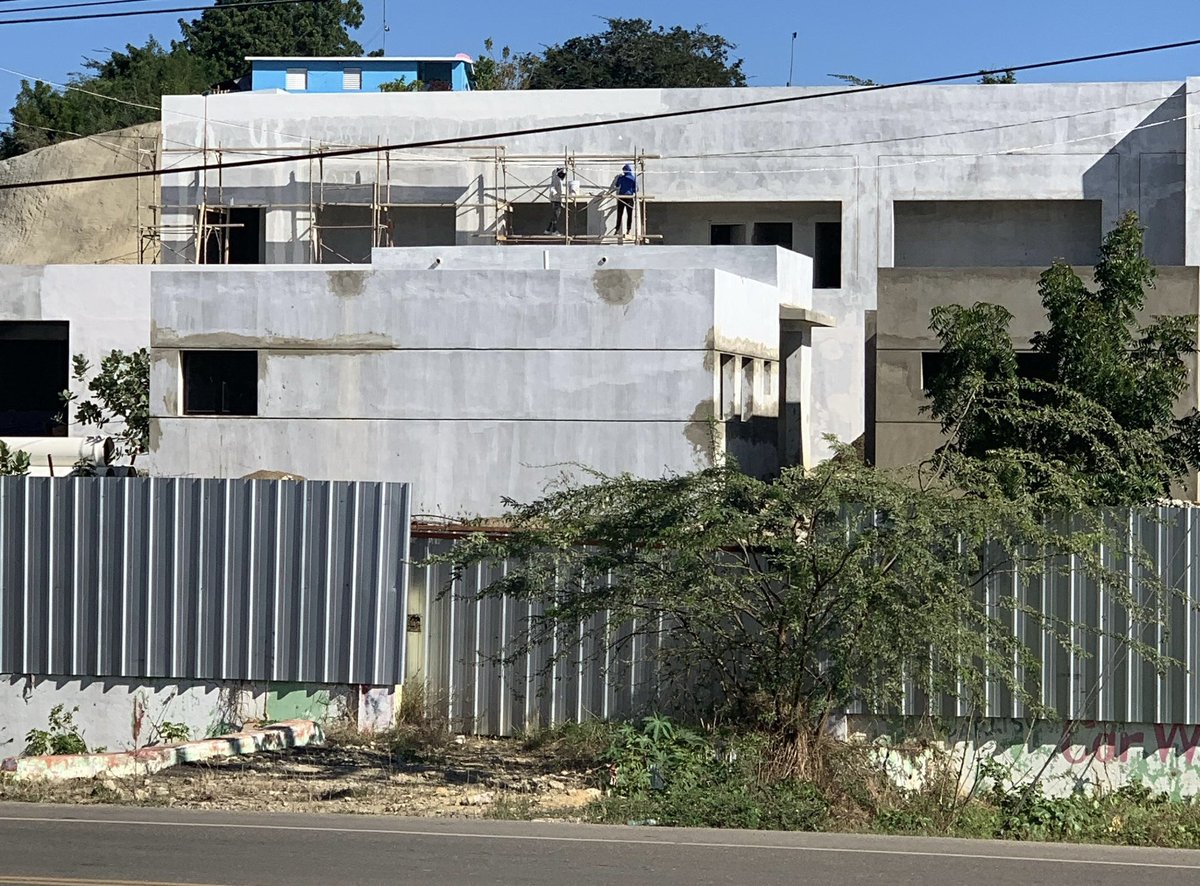 FEREYCAS's tweet photo. Ya entramos al primer trimestre del 2026, pasaron casi tres (03) años, y la construcción del Hospital de V. Vásquez entró en un proceso “más lento que un suero de miel de abeja”, los trabajos han sido abandonados. Esperamos que @itobisono se ponga las pilas y concluya la obra. https://t.co/CjRSL40bp6