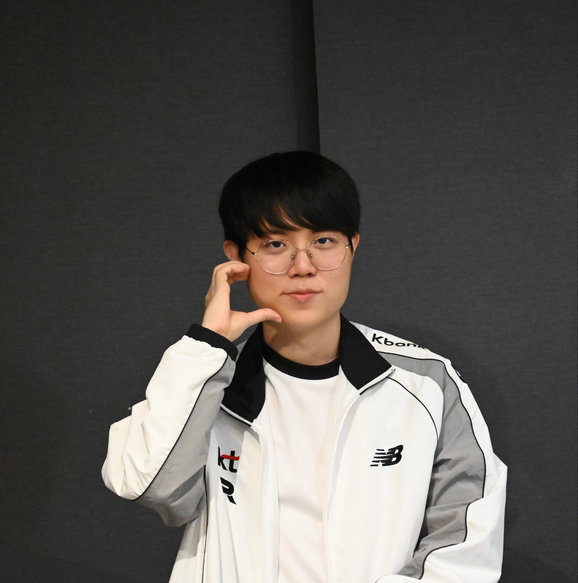 Zoey_lck's tweet photo. 다들 커즈하세요🍀 https://t.co/A0pvjTJKJv