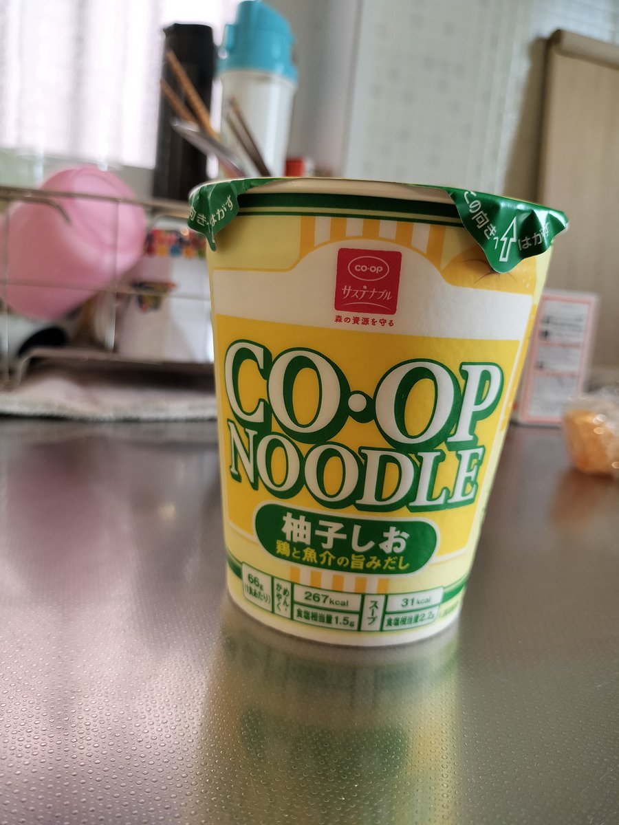 pekokapi's tweet image. 朝バタバタしててご飯あまり食べられなかったから10時にこれ食べます。美味しいかな。🙂