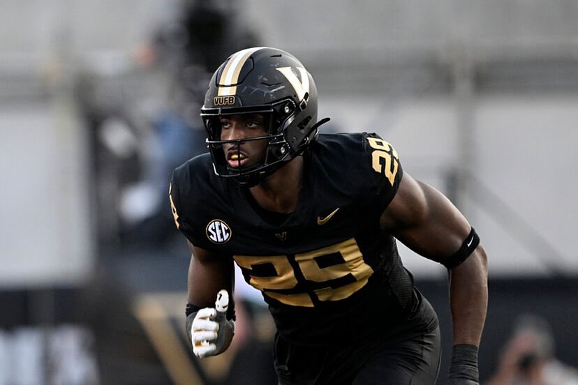 isaacmiller_27's tweet image. After a great call with @CoachSmartVandy I am blessed to earn an offer to play edge at Vanderbilt University! #AnchorDown 

@AllenTrieu @GregSmithRivals @MJ_NFLDraft @TravisBOUND @Coach_Lea @Coach_LBJ_ @jovanhaye @Vandy_247