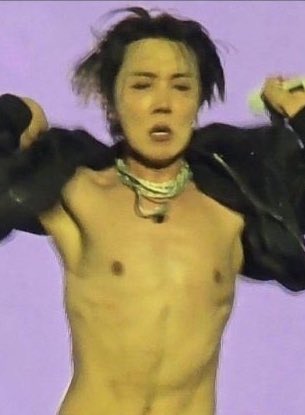 _bratzone's tweet image. a man can never be prettier than a woman