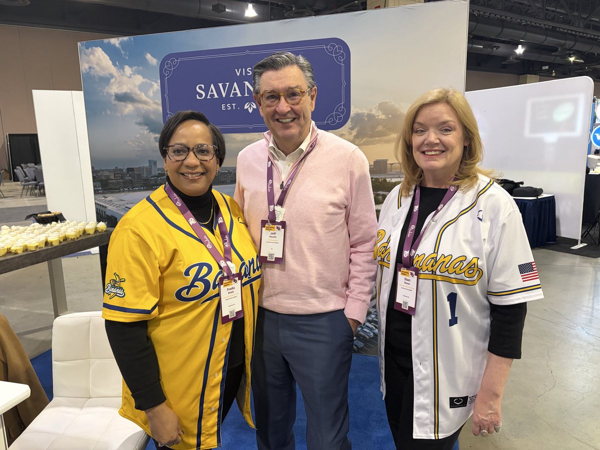 MichaelCaffin's tweet image. Coming out of retirement to help @VisitSavannah at #PCMACL, Jeff Hewitt is flanked by Fredia Brady (l) and Staci Stover. #meetingprofs @TheSavBananas