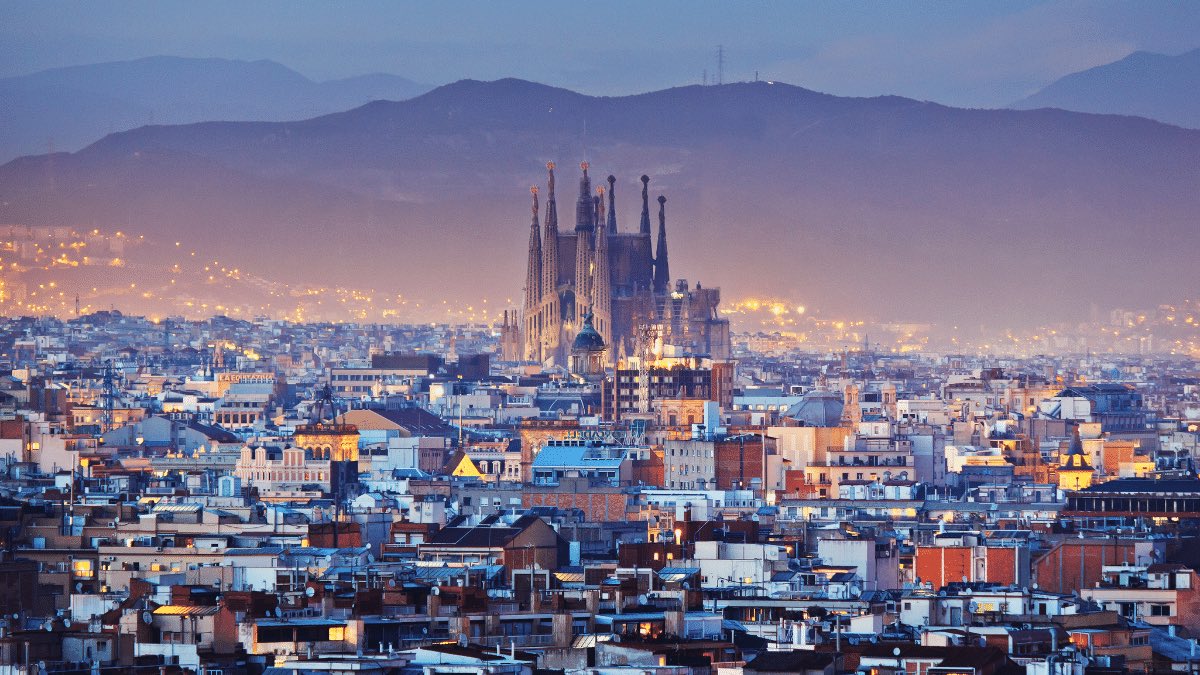 leftythfc's tweet image. There are few cities in the world as beautiful as Barcelona, the capital of Catalonia. Home to nearly 6 million people in its urban area, this metropolis has been a hub of the arts, architecture, and culture for centuries. The breathtaking Sagrada Família remains iconic.