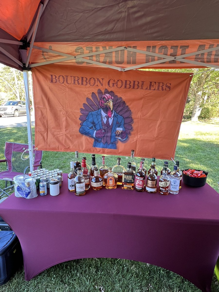Visionary_SZN's tweet image. Well, @coachjfranklin said we need every seat filled in Lane Stadium for the Spring Game. Make sure y’all swing by Chicken Hill for the tailgate. @swrightvt will be on the grill cooking up a crazy spread!  Bourbon and Beer galore! #Hokies