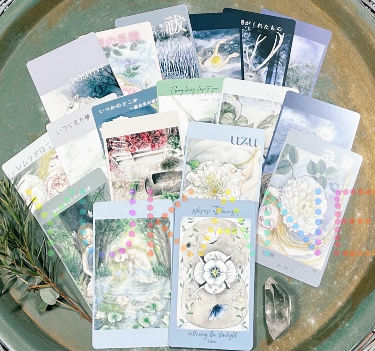 ariaketsuki's tweet image. 今回は、心惹かれるまま描いている絵とともに浮かび上がってきたことばをオラクルカードにしてみました。思考をはなれ、自由に、思うままに。楽しんで頂けるとうれしいです。