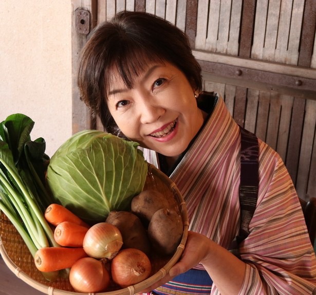 _greencafe_'s tweet photo. 【今夜のゲストコーナー📻✨】
🌿1月のゲスト
都築麻尋さん
▶縁トラディショナルライフスクール
今月のテーマは「薬膳」です。
✅気楽に健康に向き合う
✅ご著書「『いい加減』の薬膳」
✅「笑う」ことが大事

放送は22時からです。

#greencafe 
#すくよかライフ
#まひろツアー
#都築麻尋 さん https://t.co/HQr6wocy6c