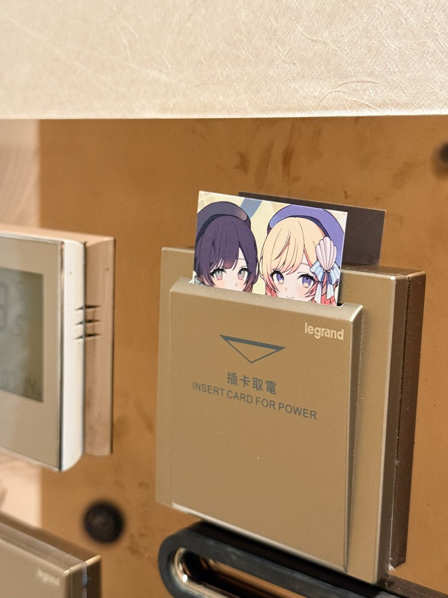 MouseCute4's tweet photo. ホテルに泊まる時に、これって可愛くて便利そうじゃない？☺️

#ハニフェス2025トレカ https://t.co/V0O5UeGdJV