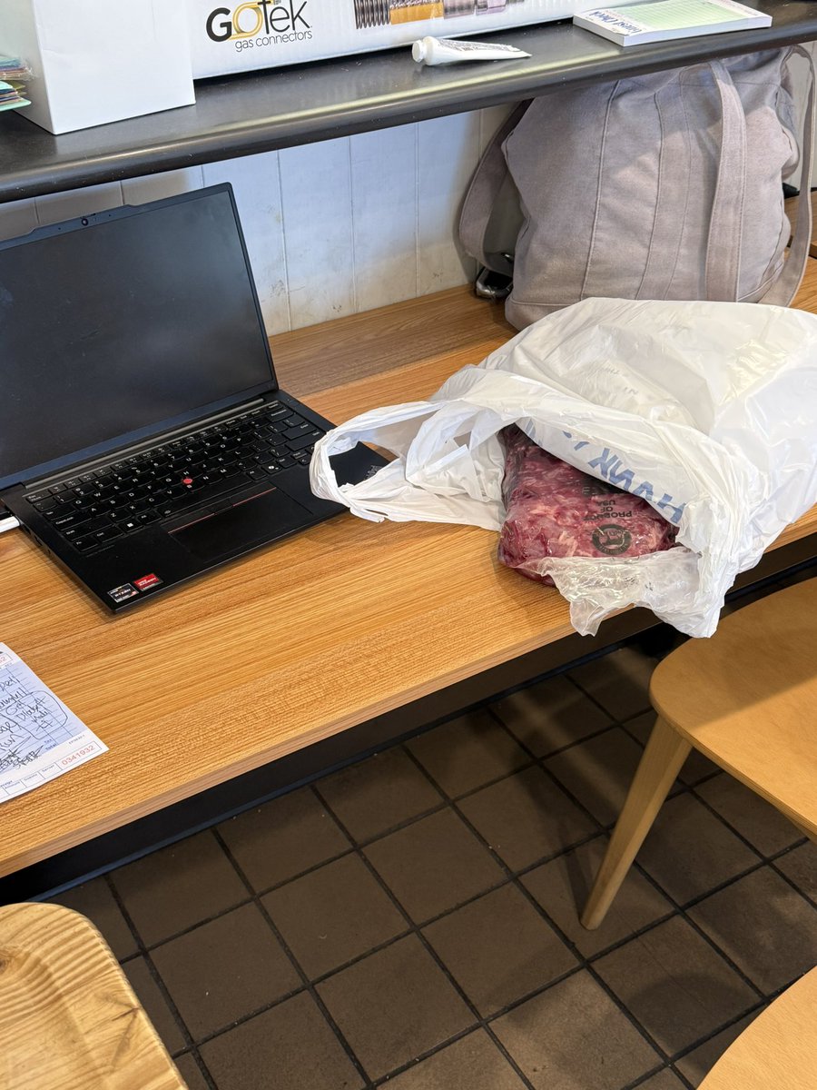 splatunechi's tweet photo. chef was scrolling w his meat out https://t.co/HExCisNYJ6