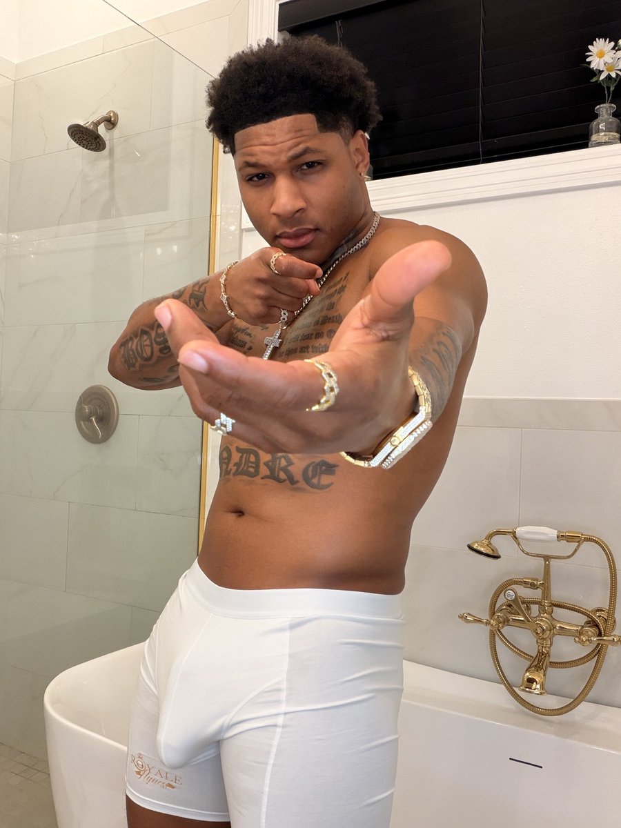 DRIZZY_DRE_90's tweet photo. Nastiest Gangsta U Ever Seen‼️⚜️😤💪🏽↙️ https://t.co/UEzKiBT4Bd