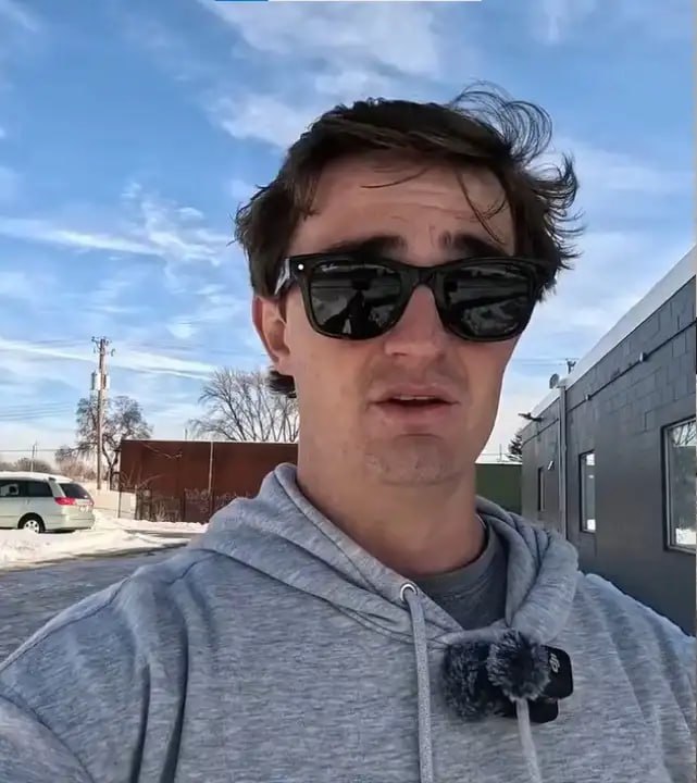 RightScopee's tweet image. 🚨FACT: This man is an American hero.

Give me a Thumbs-Up 👍🏼, if you support Nick Shirley !!