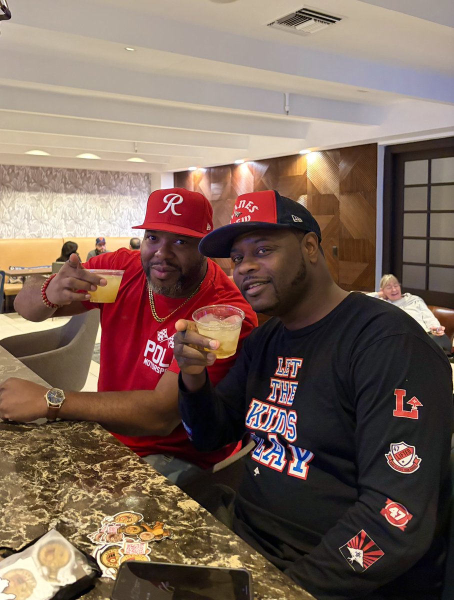 RonnieEdgeJr's tweet image. My bro is in town, had to pull up on em!