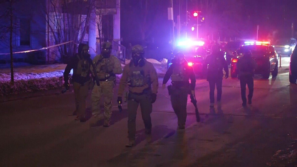 【容体不明】ICE職員の銃撃事件がまた発生、不法移民取り締まり中に抵抗され発砲
news.livedoor.com/article/detail…

ミネソタ州ミネアポリスで14日、ICE（移民関税捜査局）職員が不法移民取り締まり中にベネズエラ男性に抵抗され、脚に発砲する事件が発生した。7日には女性がICE職員に射殺される事件があった。