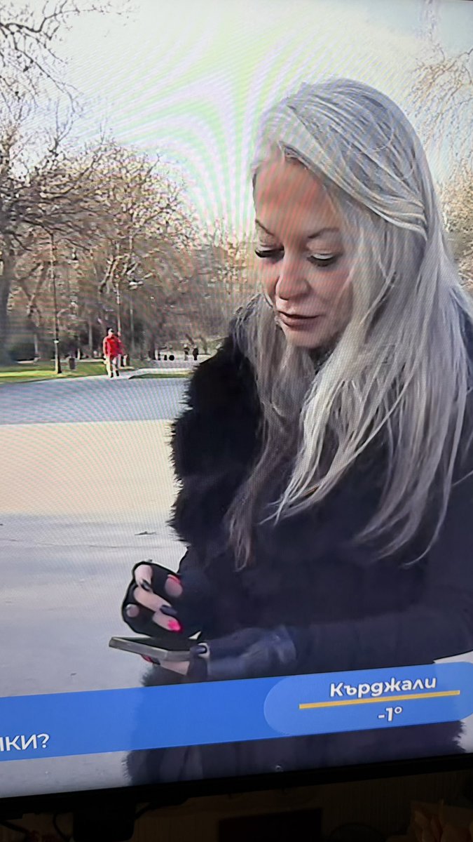 MnogoZle's tweet image. Съдейки от това, че всеки ден e на екран новото сричащо държавно Топ бимбо скоро ще става я омбудсман я КЗК или КЗП.