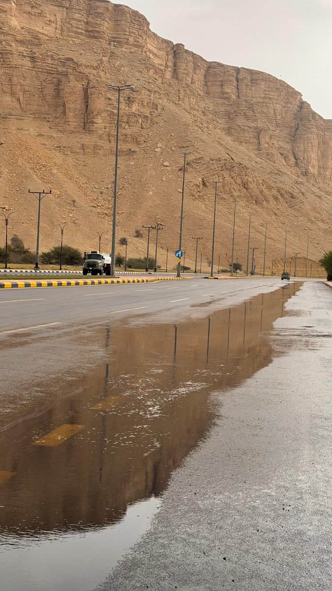 hareqnews's tweet photo. أجواء طقس ممتعة نعيشها اليوم الخميس في #محافظة_الحريق ، السماء ملبدة بالغيوم وتساقط للأمطار على أرجاء المحافظة ومراكزها، صوت الرعد مسموع قبل قليل غرب الحريق،  الأمطار تهطل الآن بشكل خفيف ،والمتوقع استمرار الغيوم حتى المساء.

نشير هنا الى أننا نعيش اليوم التاسع لفعاليات #مهرجان_الحمضيات_العاشر_بالحريق والذي ستبدأ فعالياته بعد أقل من ساعة من الان ، وهو اليوم قبل الأخير للمهرجان حيث من المقرر ان تنتهي فعالياته مساء يوم غد الجمعة.

@Almobdioon_KAU @Cf10_2026