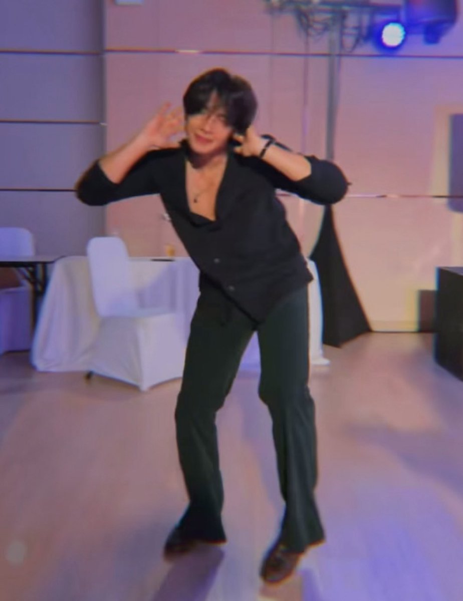 tkapo_'s tweet image. พี่เต้อ สมัยป๊าพ่อส่งเป็นนักเรียนนอก

ก่อนกลับไทย                        หลังกลับไทย