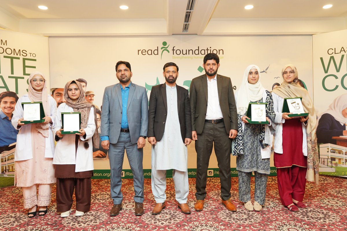 READPak's tweet image. Some frames but hundreds of dreams a proud memory with our medical students and mentors. This is what community-powered education looks like.

#FutureDoctors #READFoundation #MainHoonTabeer