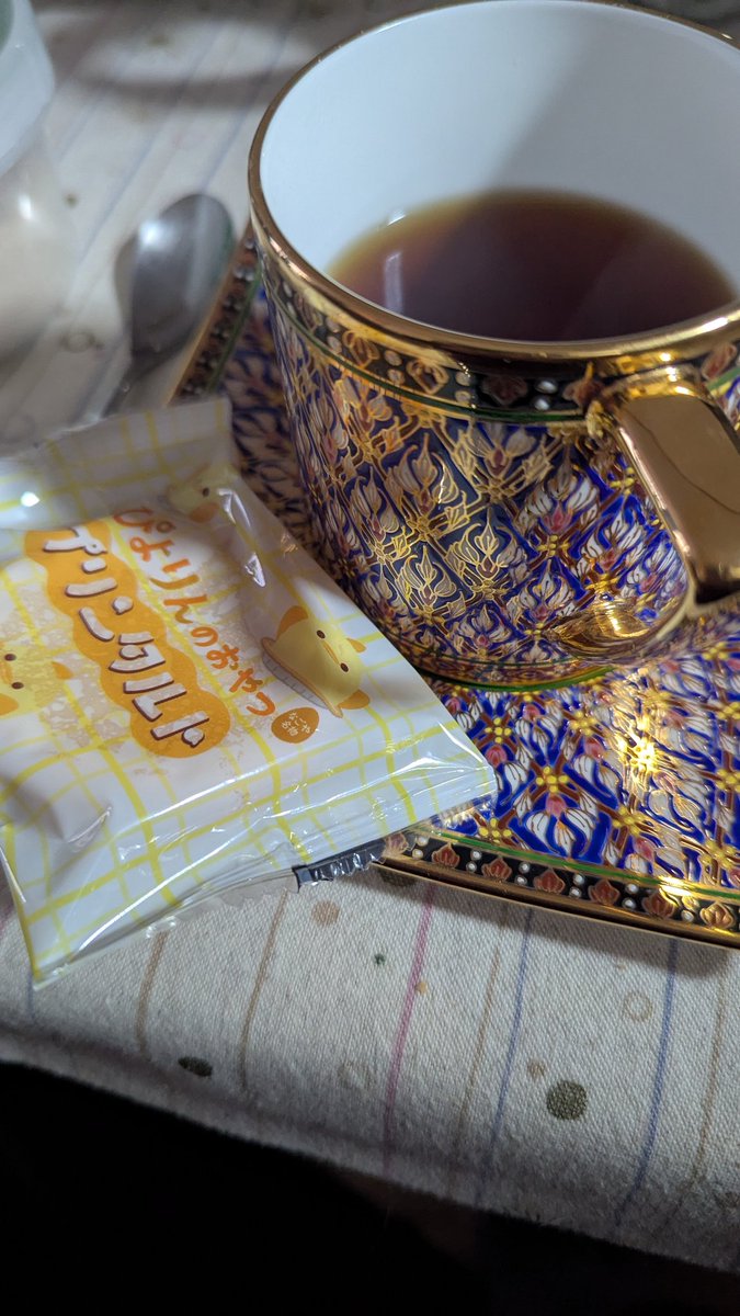 京都の宇治紅茶館さんで購入したムレスナ茶のいちじくキャラメルフレーバーを名古屋で買ったエッグタルトで