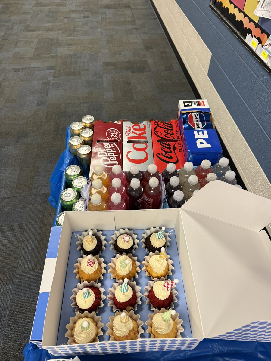 Mrs_Race's tweet photo. 📣 Desert Sage earned an A again 📣 Staff were celebrated with bundtinis 🧁 #geckopride🦎 @DVUSD https://t.co/DvZnmFmdhv