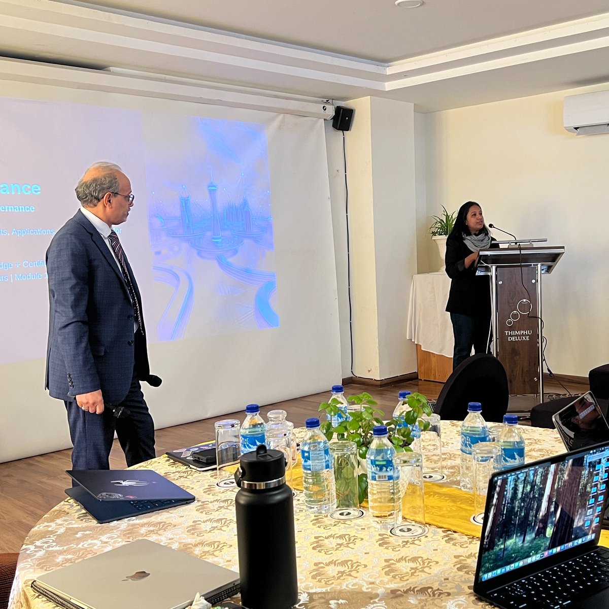 SociallyBlog tweet media