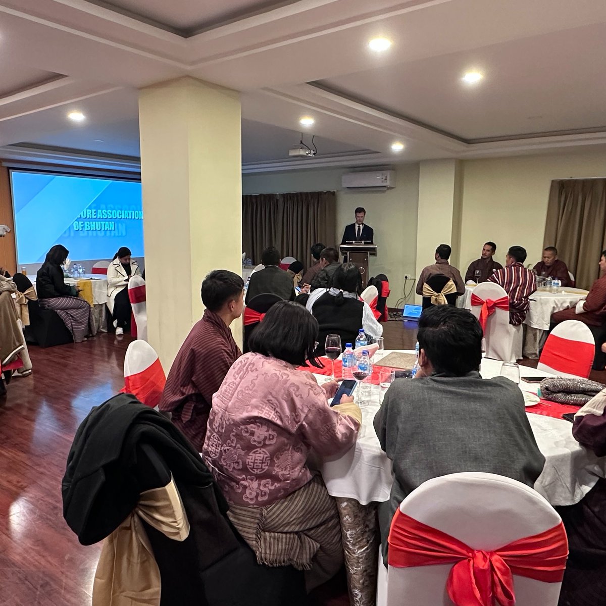 SociallyBlog tweet media