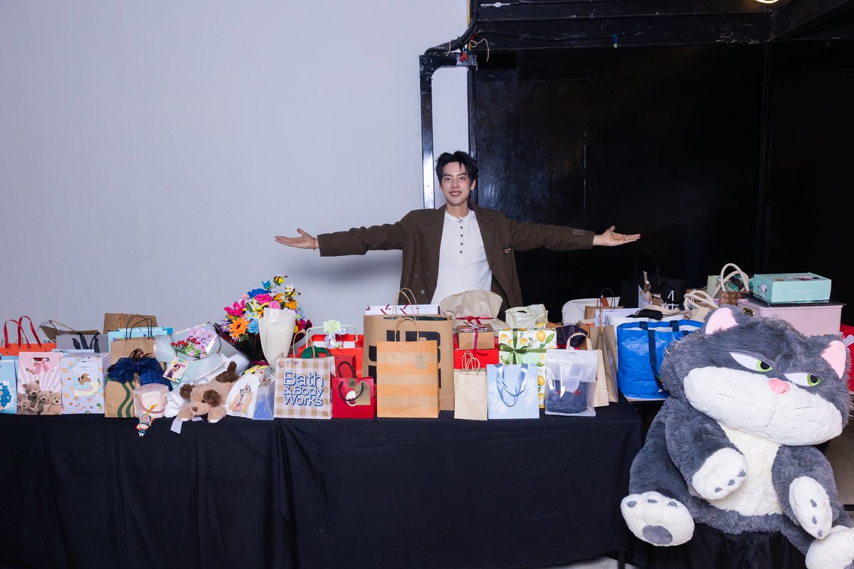 Cause we're growing up together💙 #GardenbackConcert #TaeDarvid