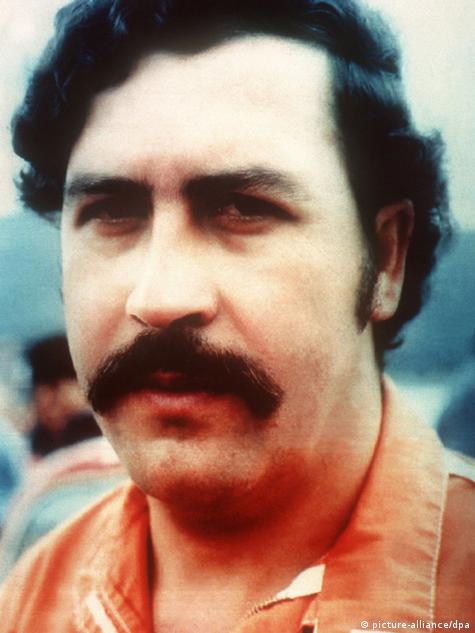 VDK darbinieks Borovkovs un terorists-"prezidents" Maduro jaunībā. Abi izskatās pēc narkobarona Pablo Eskobara. Laikam visiem komunistiem ir viens frizieris.