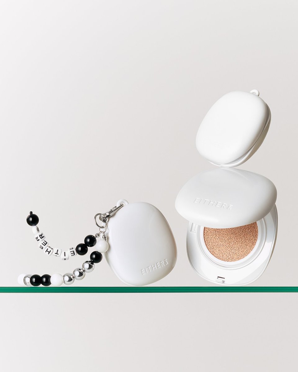 EITHERAND_JP's tweet image. 𝑹𝑰𝑰𝒁𝑬 𝑺𝑯𝑶𝑻𝑨𝑹𝑶 𝑷𝑰𝑪𝑲 🤍
: 𝑷𝑬𝑩𝑩𝑳𝑬 𝑮𝑳𝑶𝑾 𝑪𝑼𝑺𝑯𝑰𝑶𝑵

RIIZE ショウタロウとともにお届けする
 #ペブルグロウクッション

塗りたてのまま、100時間ツヤをキープ。
透明感のあるツヤ肌を演出してみてください。

新たに2色が追加予定！
 ✔️…