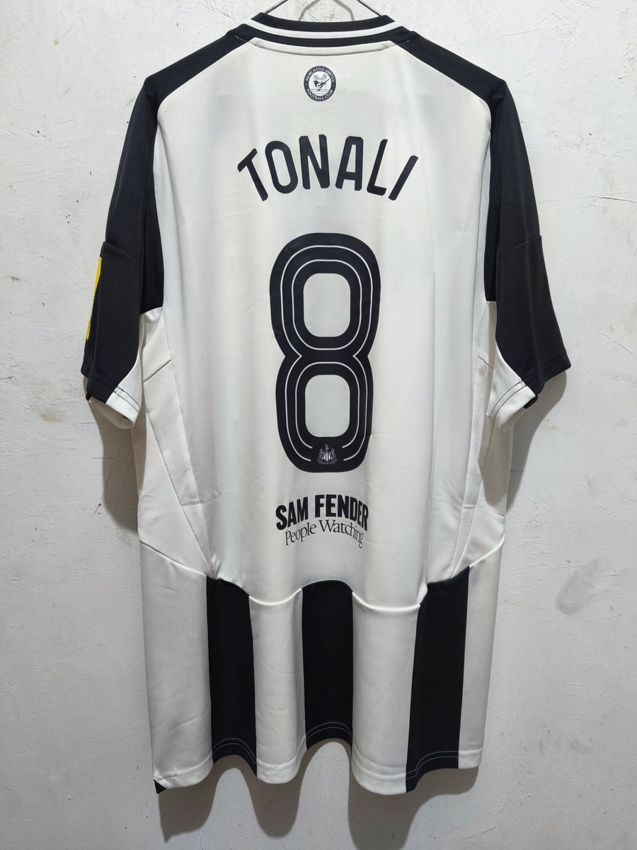 jersey "kembar" musim lalu namun beda nasib, yg satu puasa gelar satunya lagi buka puasa 🗿 (tp sama² cakep kalo udah didandani gini hehe 😁)
<a href="/Jerseyforum/">Monyet!!!</a>