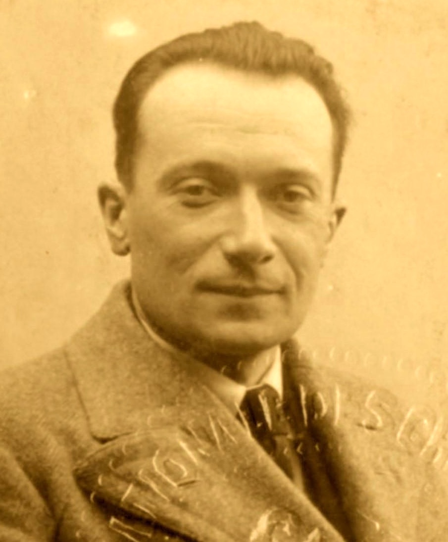 paroles_la's tweet image. 15 jan. 1943. Toulouse. Un commissaire démissionne. "Je refuse, écrit le résistant à sa hiérarchie, de persécuter des israélites qui, à mon avis, ont droit au bonheur et à la vie, aussi bien que Monsieur Laval lui-même". Déporté, il sera fusillé le 1er avril 1944. Jean Philippe.