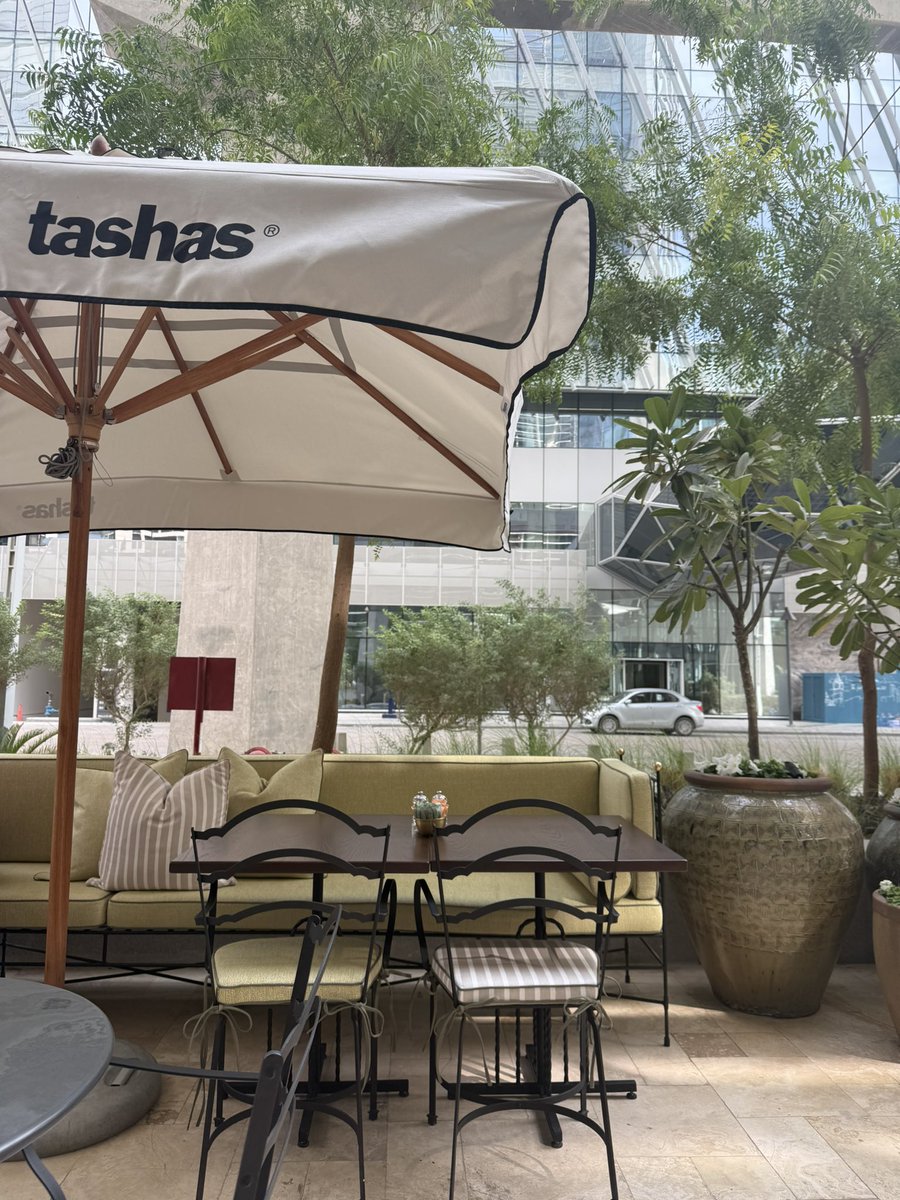 hassan_guide's tweet photo. الجو خرافي ويحتاج طلعة خارجية 🌤️🌿
وأحلى فطور وبرنش في احلى أوت دور 
قائمتي لأقوى 5 في الرياض

• تاشاس 🌿 Tashas 📍كافد KAFD
• دقيق و حطب 🪵Flour & Firewood📍السليمانية
• برنش & كيك 🍰 Brunch & Cake 📍البجيري
• ليزي كات 🐈‍⬛  Lazy cat 📍ليسن فالي
• هوم بيكري 🏡 Home Bakery 📍السفارات
 
بيض بندكت، كروك مدام 😍 قهوة وجلسة 
تخليك تحس إنك مسافر برا الرياض 😮‍🔥

#فطور #برنش_الرياض #دليل_حسان #Outdoor #KAFD #مطل_البجيري #اجواء_الرياض