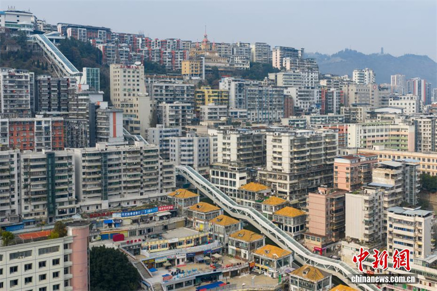 DiarioPovo's tweet image. #Escada rolante com mais de 240 metros de elevação prestes a ser inaugurada em #Chongqing 
portuguese.people.com.cn/n3/2026/0115/c…