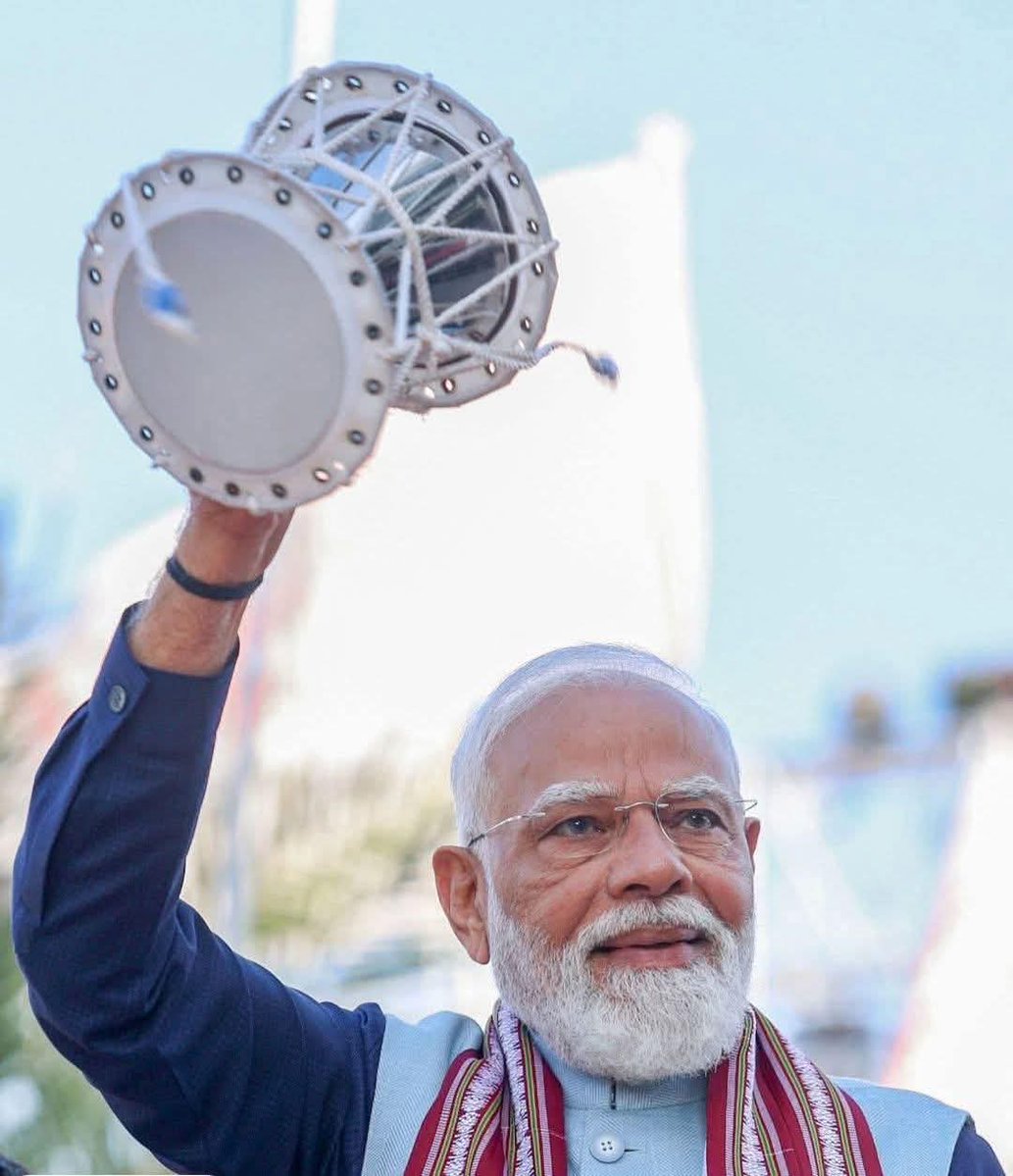 ocjain4's tweet image. ईरान जल रहा है।उसका शासक वर्ग बाहर भागने वाला है।
बांग्लादेश की पूर्व प्रधानमंत्री शेख हसीना भागकर हमारे देश में शरणार्थी बनी हुई है।
नेपाल बिना सरकार के चल रहा है।
पाकिस्तान का पूर्व प्रधानमंत्री तीन साल से जेल में बंद है। ज़िंदा भी है कि नहीं ये किसी को नहीं पता।
युक्रेन की…