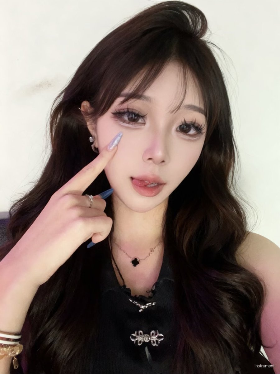 eyesonme84's tweet image. 🔝
你好，我是温温
#门槛 #线下